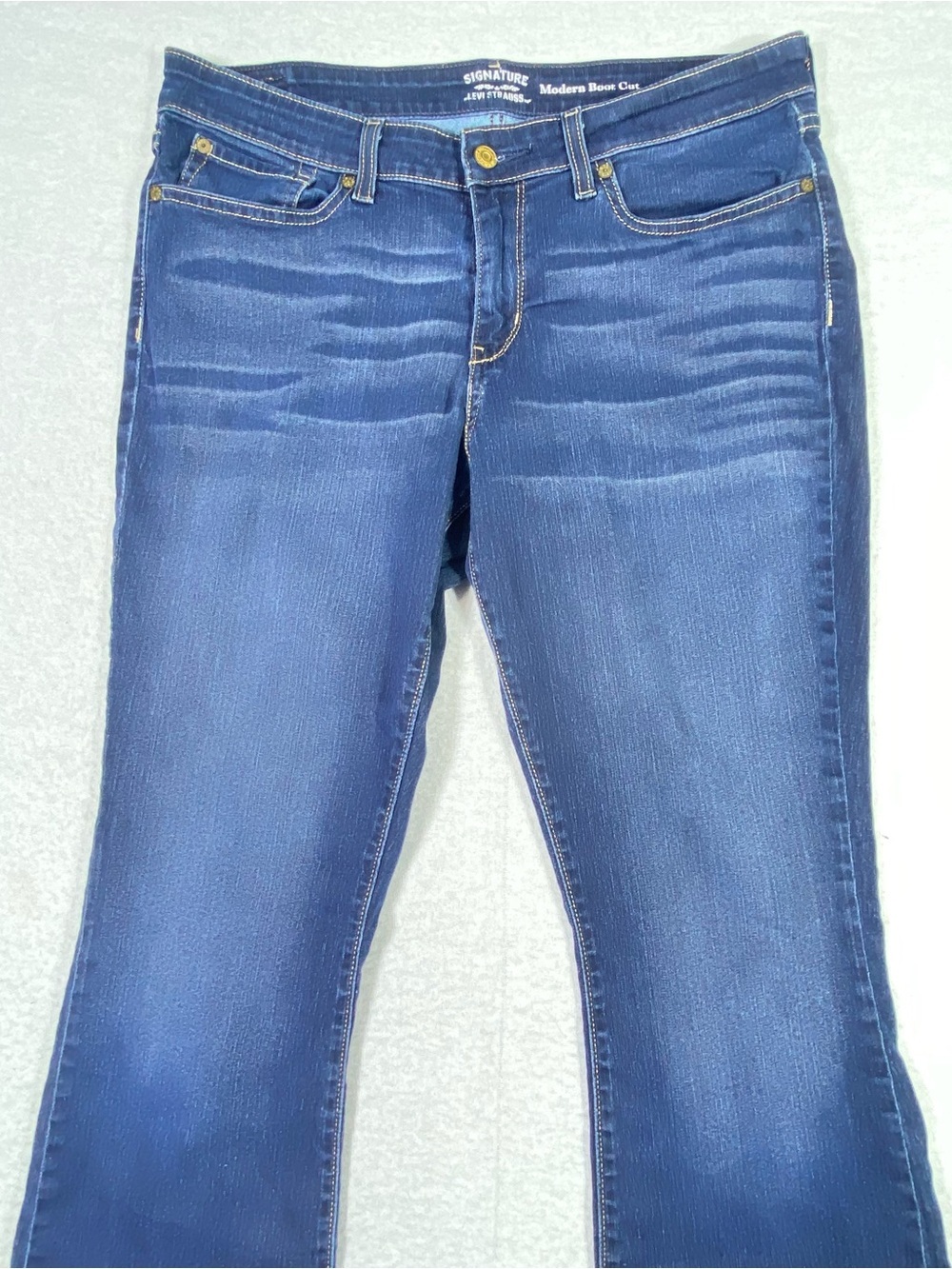 Levi's Signature Modern Bootcut Jeans Women's 16S Blue Mid Rise Stretch Denim - Picture 2 of 13
